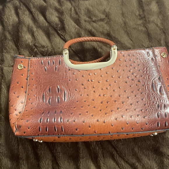 Elegant Brown Leather Handbag - Picture 1 of 5